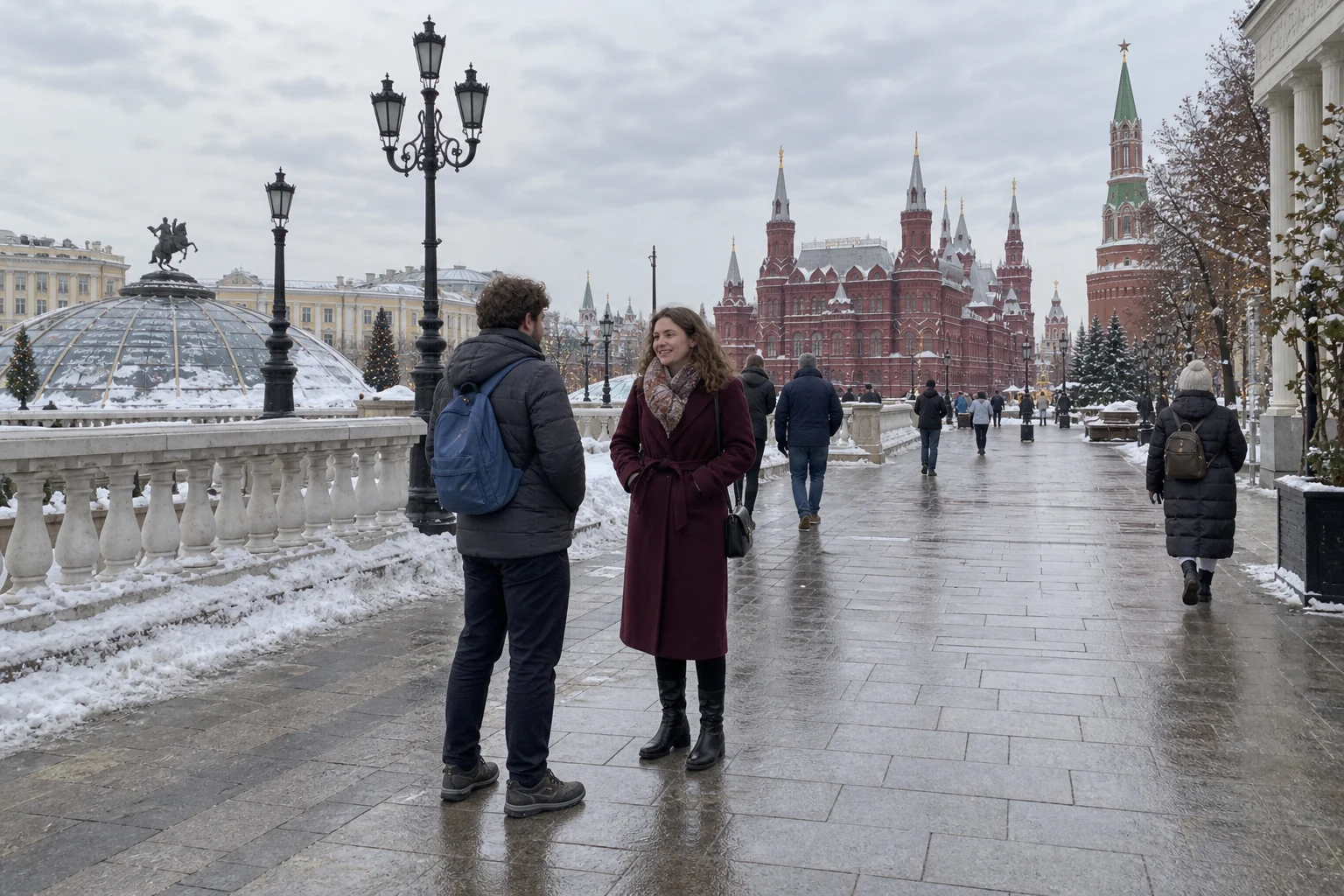 Молодой человек знакомится с девушкой на городской прогулке.